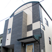 直線と曲線の個性のある外観